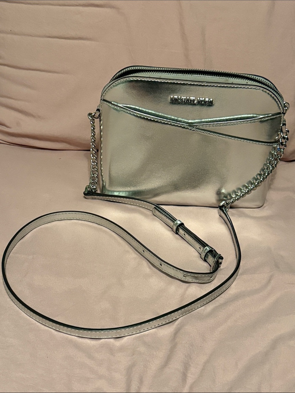 MICHAEL KORS Metallic Silver Leather Crossbody